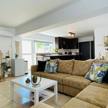 Serena'S 2-Br Apartment In Larnaca Exteriér fotografie